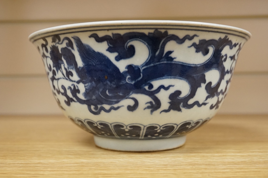 A Chinese porcelain bowl, painted with dragons in underglaze blue, 18cm diameter.